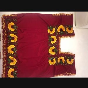 Traditional Mexican Embroidered blouse/ Blusa tradicional Mexicana bordada